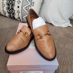 LISA VICKY Tan Leather Loafers for Women.  Like New Worn Once Size 6.5